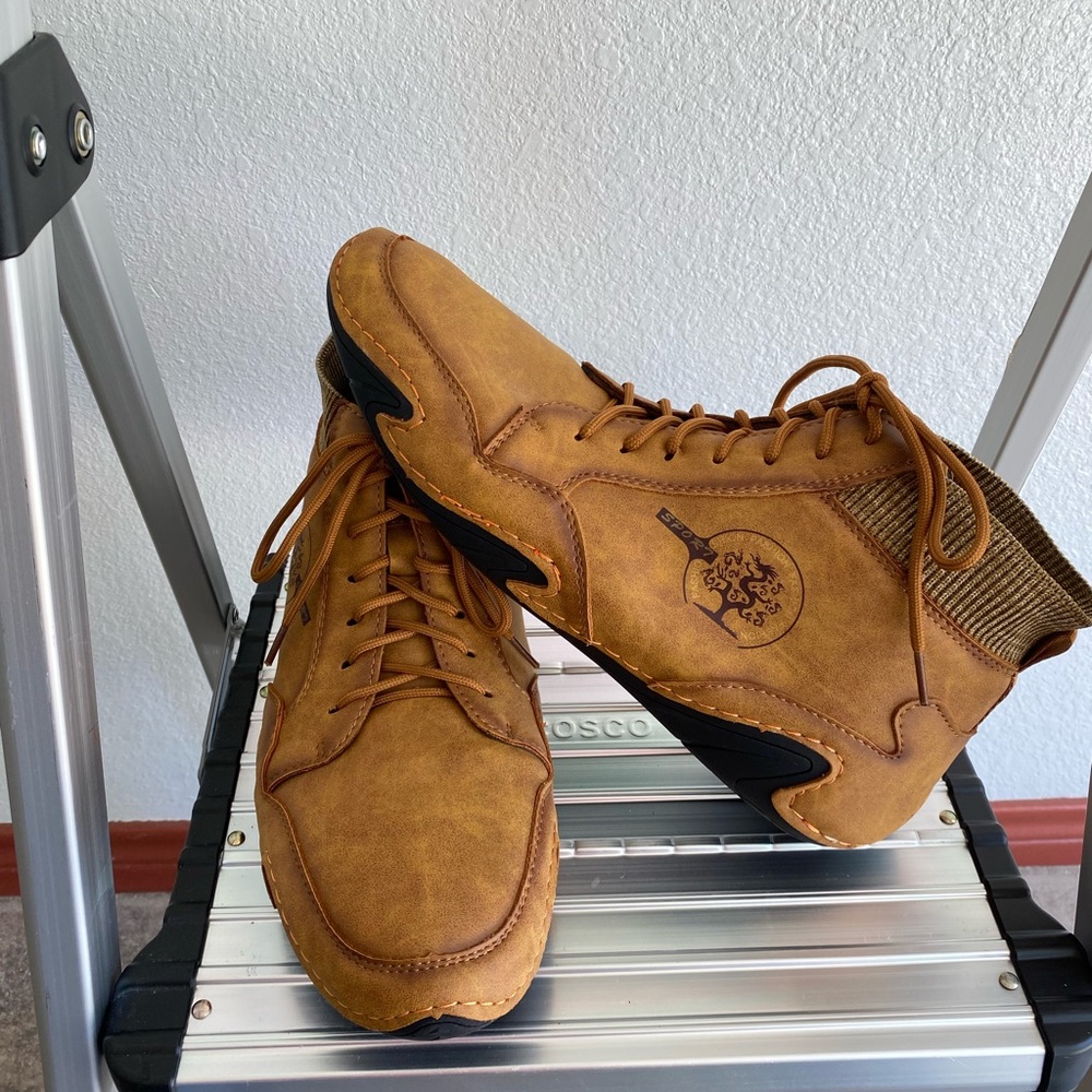 Fashion Sport  Leather Boot with bag, Never Worn Size 47 or 13 USA per the tags